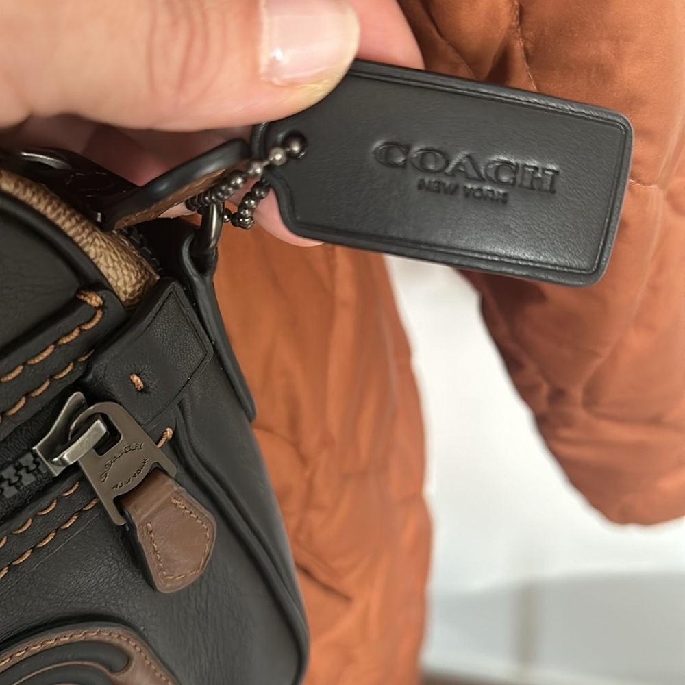 Coach 100% Authentic - image 3